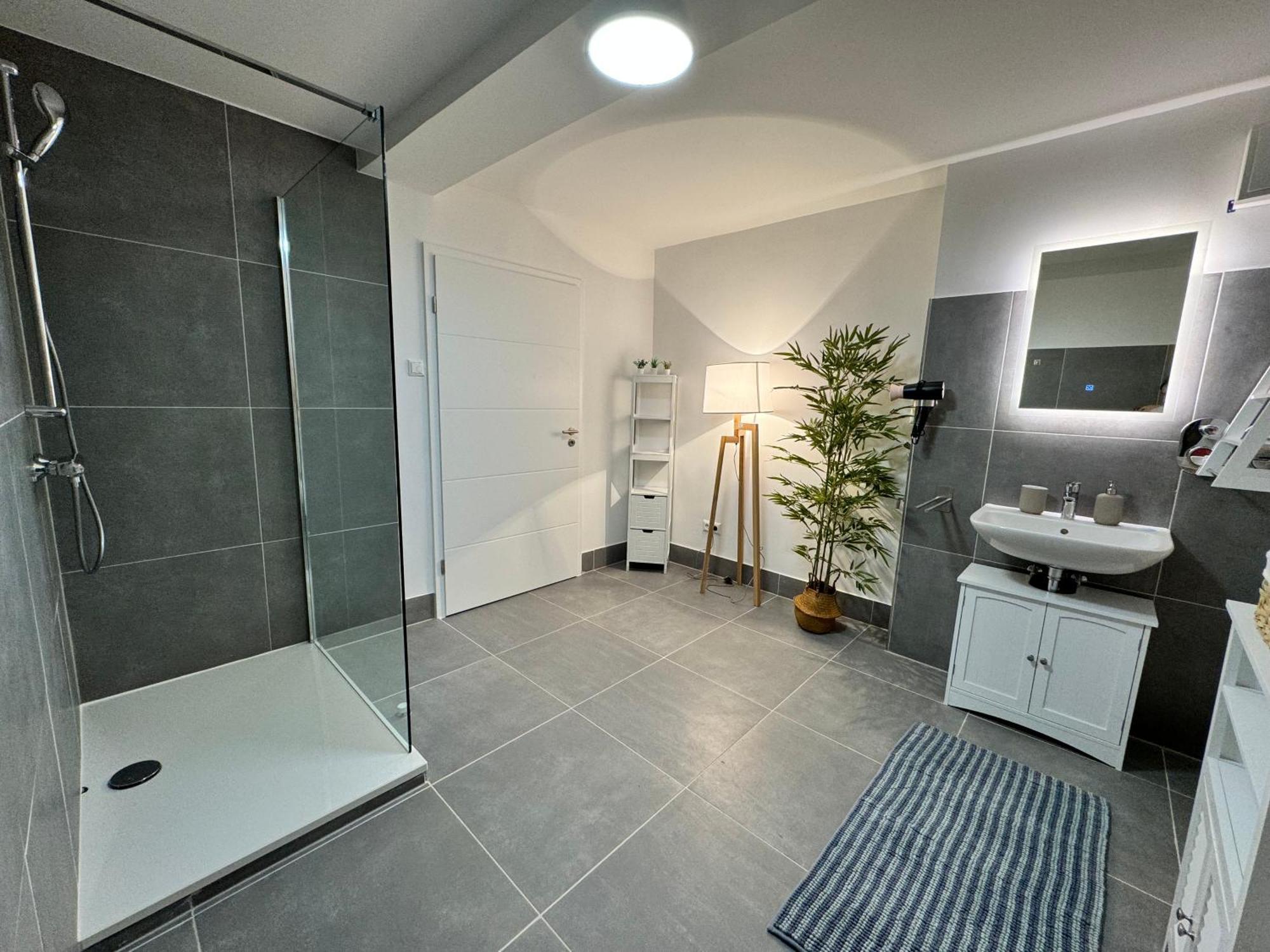 Stadtoase: Exklusive Apartments Fuer Ruhe Und Entspannung BRE Esterno foto